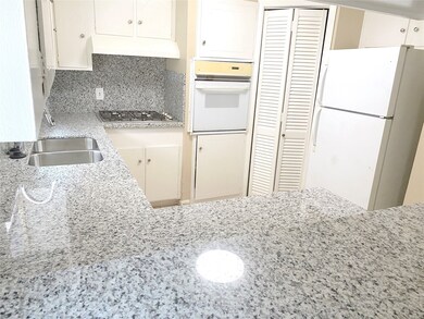 1403 Blalock Rd unit 12, Houston, TX 77055 - photo 7