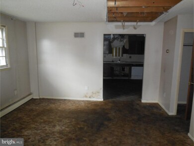 309 Glenwood Cir, Darby, PA 19023 - photo 5