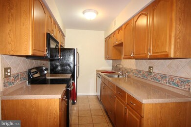 8231 Kings Charter Ln unit L, Springfield, VA 22152 - photo 3