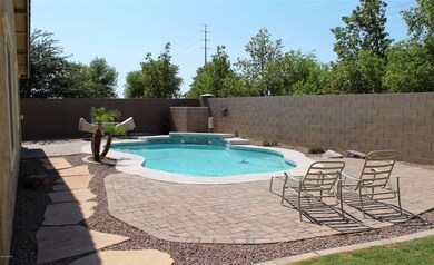 07 POOL LONG VIEW