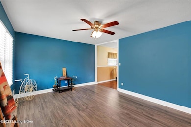 9210 Lantana Dr, Louisville, KY 40229 - photo 4