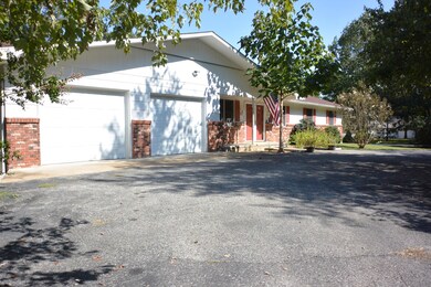 Circular Drive w/2 Car Garage