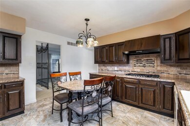 320 Louise Dr, Collinsville, IL 62234 - photo 4