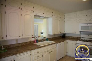 1816 SW Collins Ave, Topeka, KS 66604 - photo 4