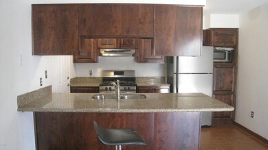 4854 W Berkeley 005
