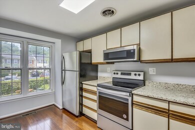 20508 Strath Haven Dr, Montgomery Village, MD 20886 - photo 3