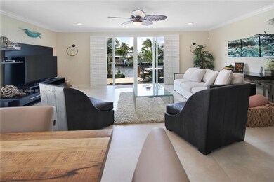 PLANTATION SHUTTERS CAN COSE COMPLETELY FOR PRIVAC