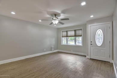 004_Living Room