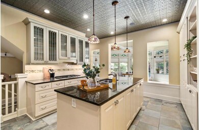 148 Buttles Ave, Columbus, OH 43215 - photo 5