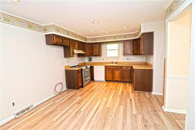 Eat-in Kitchen