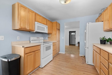 705 9th St NE, Minot, ND 58703 - photo 7