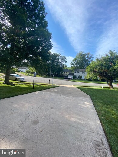 210 Whispering Wind Ct SE, Vienna, VA 22180 - photo 2