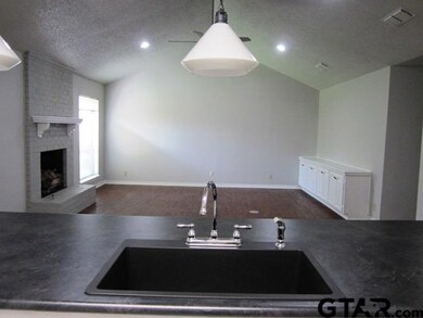 406 406 Woodland Hills, Tyler, TX 75701 - photo 6