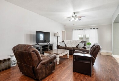 1822 Winding Trail Ln, Alvin, TX 77511 - photo 6