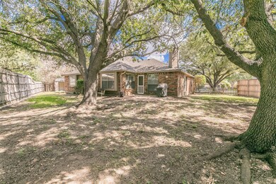 Private Back Yard with old growth oak trees!