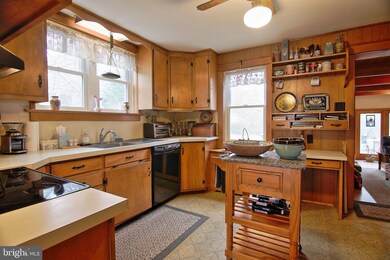 499 Manatawny St, Pottstown, PA 19464 - photo 4