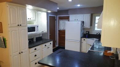 1023 Heartland Hills Dr, Waterloo, IA 50701 - photo 5