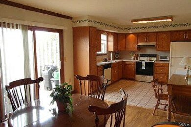 2747 Victoria Ln, Easton, PA 18045 - photo 6