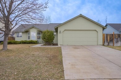 2014 SW 30th St, Redmond, OR 97756 - photo 2