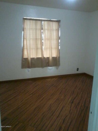 ROOM1