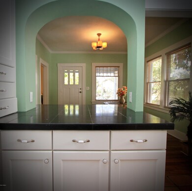 Kitchen to Dining : Breakfast Bar