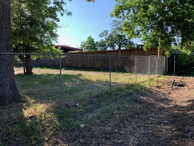 6913 Carver Rd, Houston, TX 77091 - photo 4