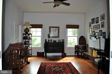 304 Adahi Rd SE, Vienna, VA 22180 - photo 4