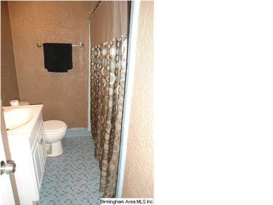 Full hallway bath