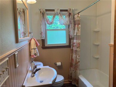 Bathroom with shower/tub combo