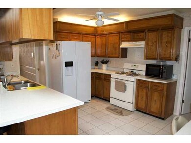 10701 Adauto Ct, El Paso, TX 79935 - photo 4