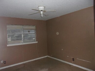 128 Shellwood Dr, Wake Village, TX 75501 - photo 2