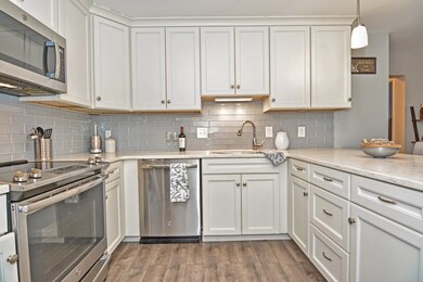 73 Walnut St unit 4, Newtonville, MA 02460 - photo 2