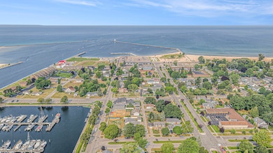 200 S Robert St unit 54, Ludington, MI 49431 - photo 2