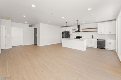 9FT. Ceilings