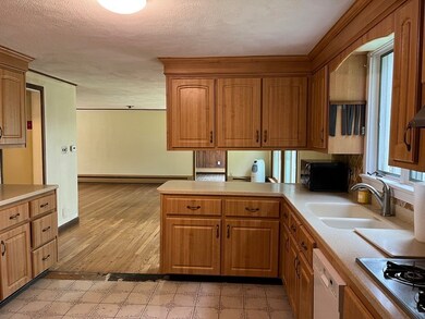 121 Claremont St, Newton, MA 02458 - photo 5