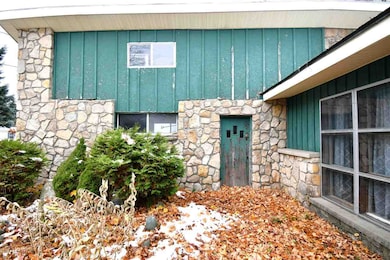 507 W Garfield Ave, Charlevoix, MI 49720 - photo 4