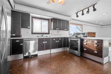 3733 2nd Ave SW, Cedar Rapids, IA 52404 - photo 7