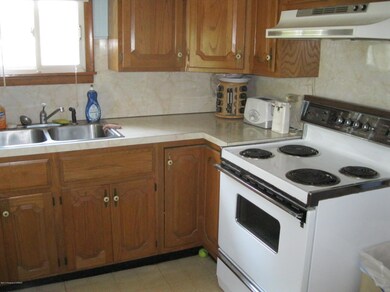 334 Lidy Rd, Dupont, PA 18641 - photo 4