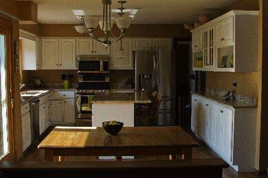 906 Lund Ln, Batavia, IL 60510 - photo 5