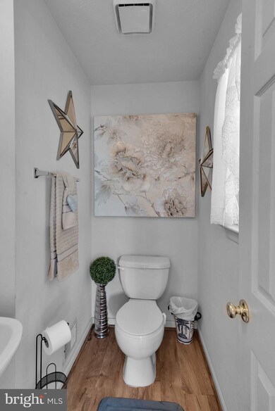 700 Carlough St, Hyattsville, MD 20785 - photo 5