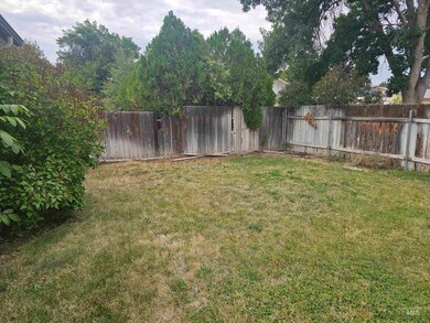 1120 E 8th N, Mountain Home, ID 83647 - photo 3