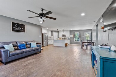 136 Tnt Ct, Springtown, TX 76082 - photo 5