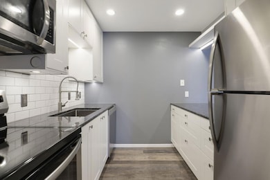 35 Nathan Ln N unit 203, Plymouth, MN 55441 - photo 4