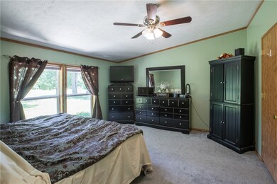 8832 E South Circle Dr, Effingham, IL 62401 - photo 5