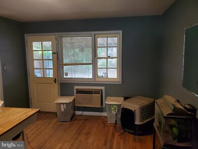 242 Sycamore Rd, Reading, PA 19611 - photo 2