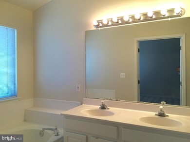 2581 James Madison Cir, Herndon, VA 20171 - photo 5