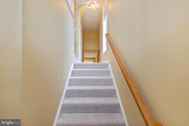 9141 Silvershadow Ct, Lorton, VA 22079 - photo 7