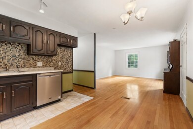 570 Sutton St, Northbridge, MA 01534 - photo 5