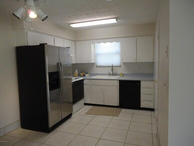 Open Kitchen and eat in area