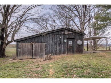 Nice outbuilding garage